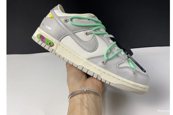 DM1602-114 Nike 4 Lot Low Dunk O-W 0205